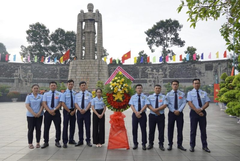 Công ty bảo vệ Ngày & Đêm