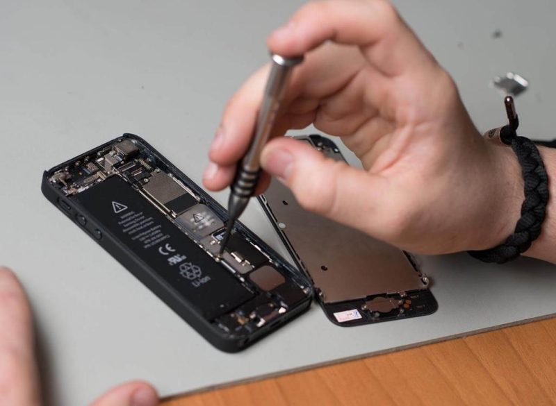 Cửa hàng linh kiện điện thoại Quận 5