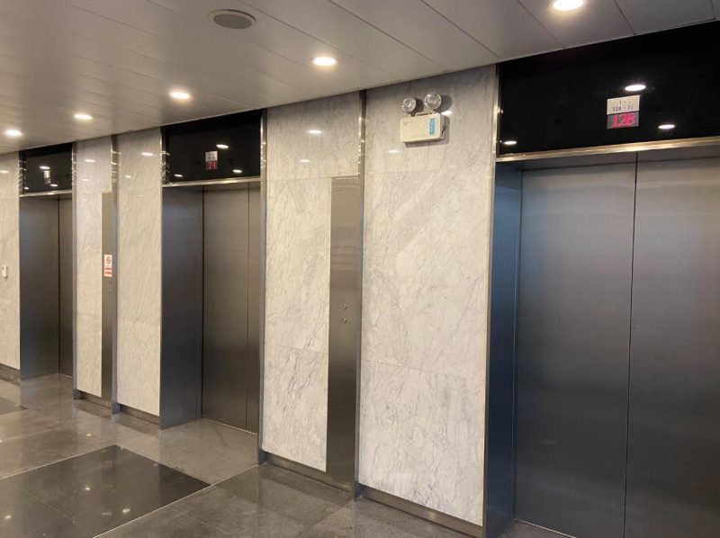 Thang máy ốp bằng inox 201