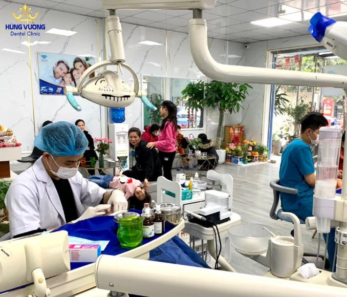 Nha khoa Hùng Vương luôn đông đúc khách