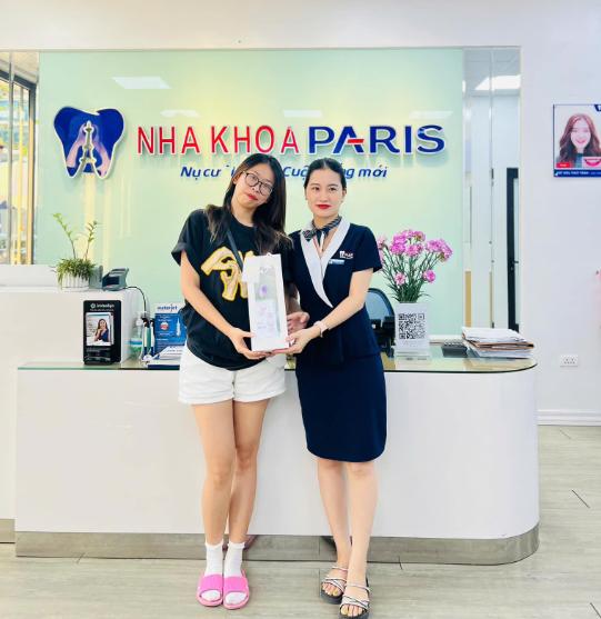 Khách hàng tại Nha khoa Thẩm Mỹ Paris