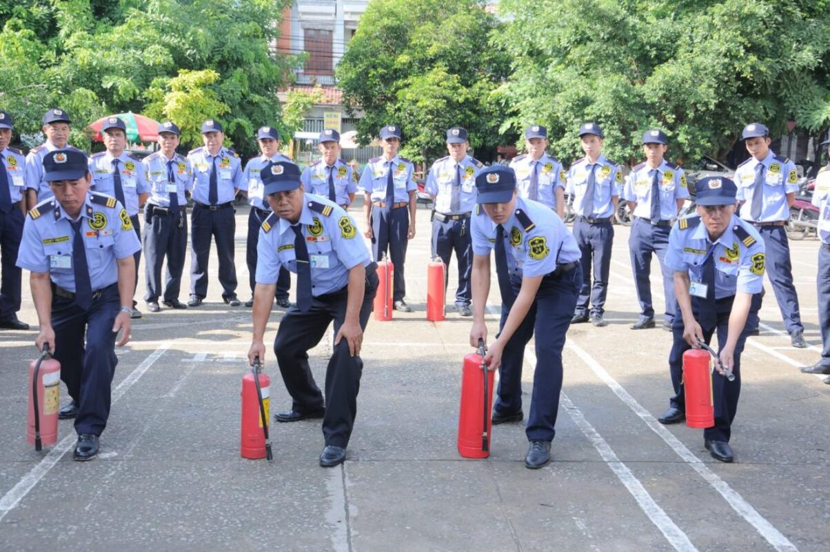 Lớp huấn luyện phòng cháy chữa cháy cho đội ngũ bảo vệ tại Yuki Việt Nhật 24