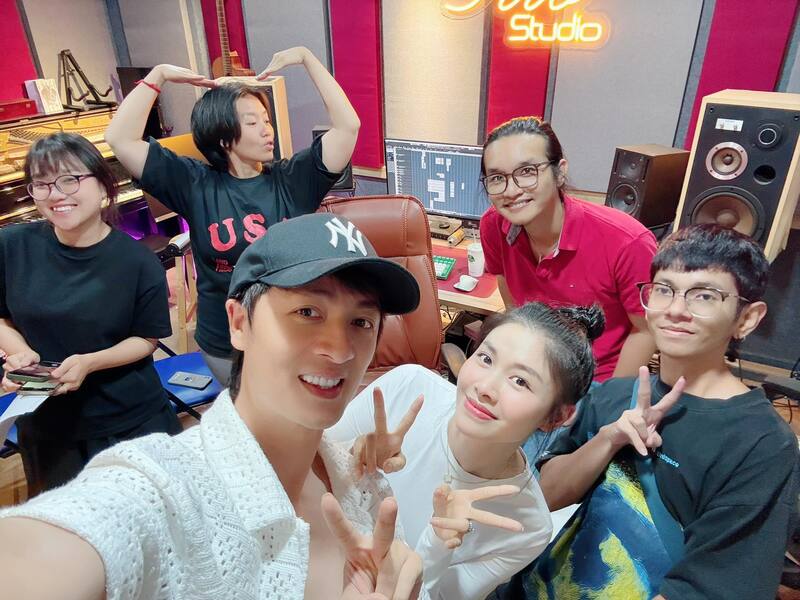 Ca sĩ Đăng Khôi thu âm tại Pivo Studio