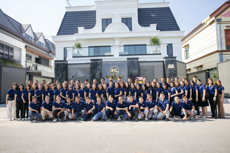 Tập thể Công ty Điện Huỳnh Lai