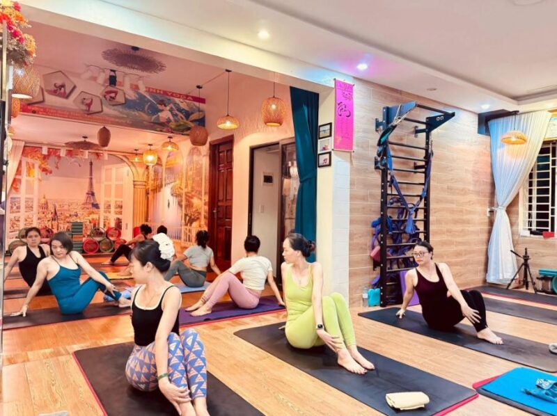 Huong Yoga rất đông các học viên