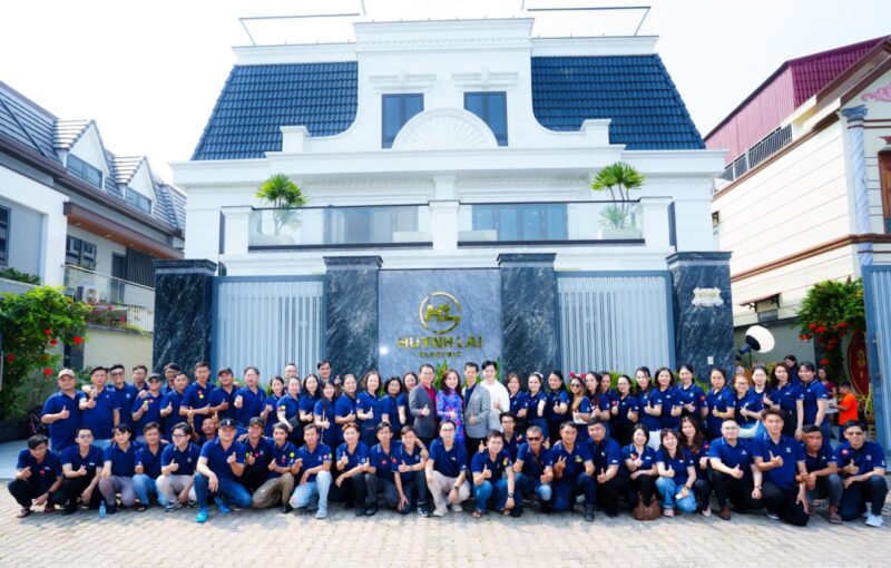 Tập thể nhân viên tại Huỳnh Lai