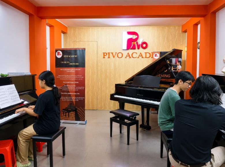 Pivo Academy sở hữu đội ngũ giáo viên tài giỏi, tận tâm