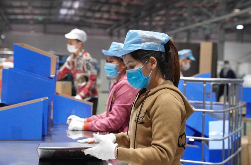 Cho thuê lại lao động là hình thức người lao động làm việc cho doanh nghiệp khác nhưng vẫn duy trì hợp đồng lao động với doanh nghiệp cho thuê